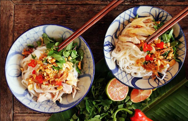 Phở gà trộn