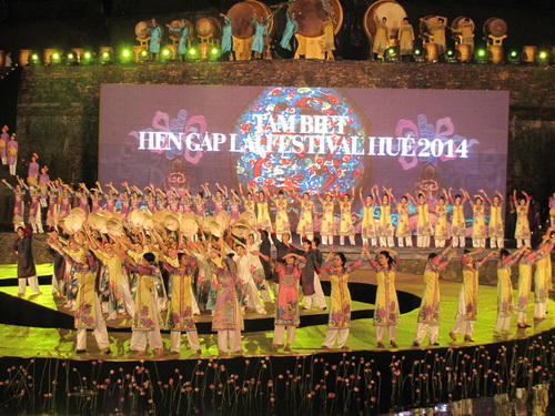 Nâng lên cả về chất lượng Festival Huế 2014