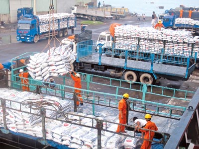 Nhiều chi phí cái khó cho hàng xuất khẩu