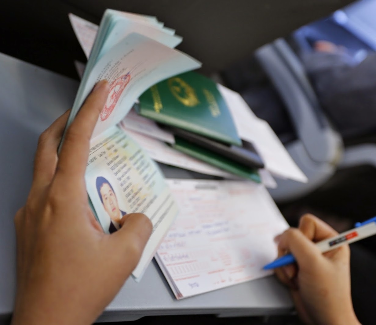 Thay đổi lệ phí cấp mới- cấp đổi Hộ chiếu phổ thông từ ĐSQ, lãnh sự quán Việt nam tại nước ngoài