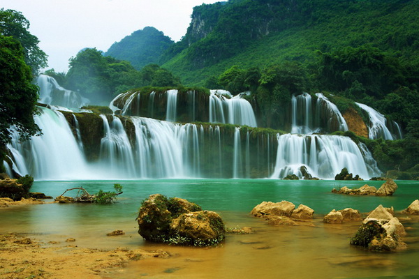 Cao Bằng với Thác Bản Giốc lọt vào top 5 điểm trekking hàng đầu Đông Nam Á